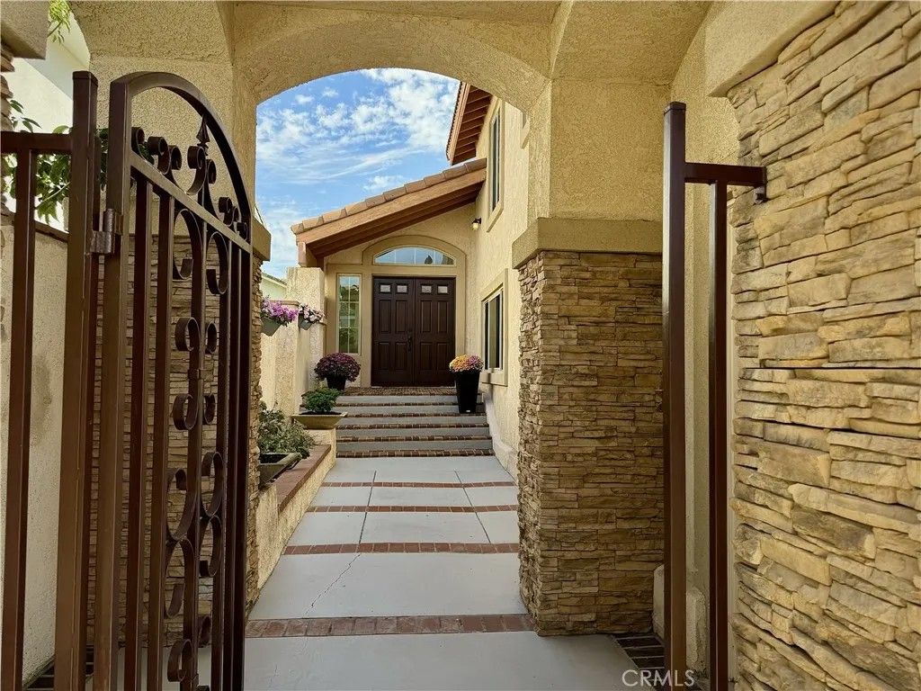 Photo of 29 Sandstone, Irvine, CA 92604 (MLS # PW25239112)