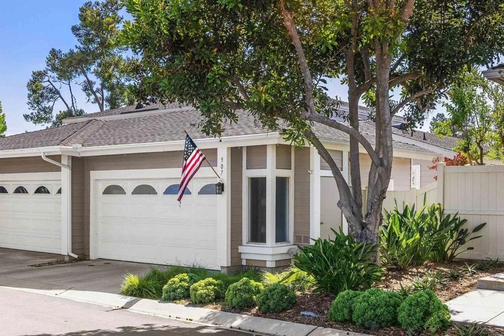 Photo of 907 Wentworth Circle, Vista, CA 92081 (MLS # NDP2604389)