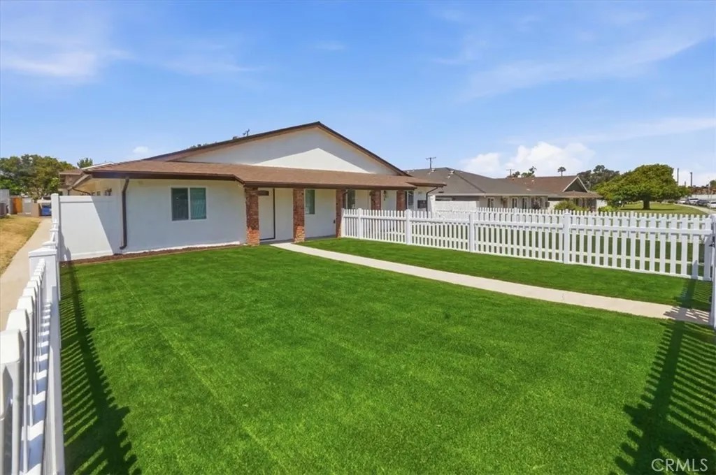 307 N Tustin