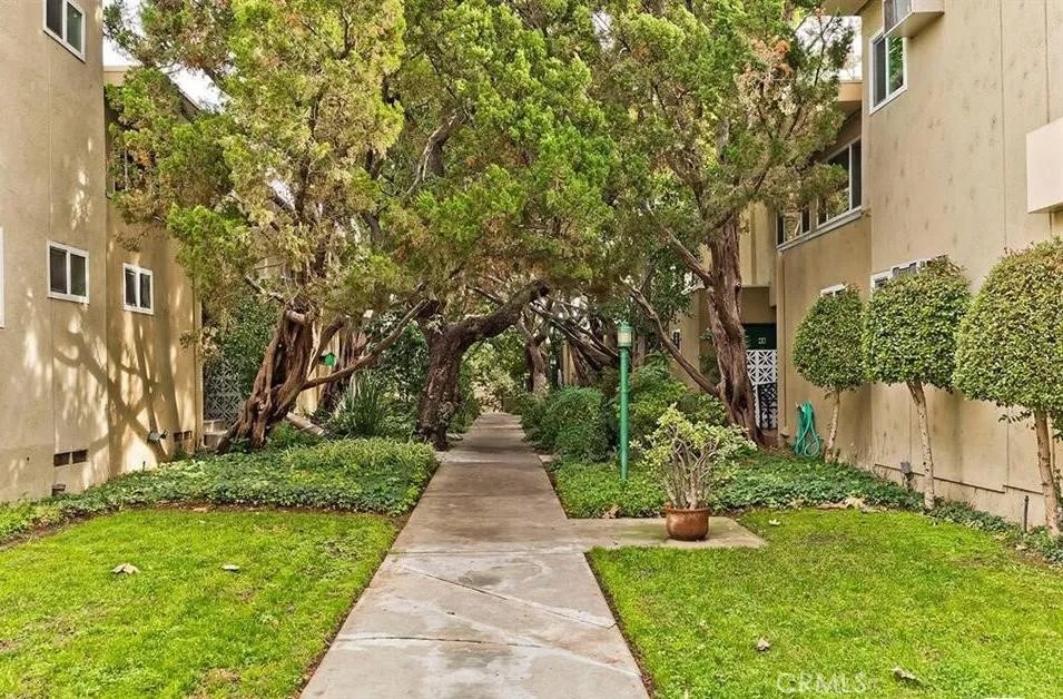 11138 Aqua Vista Street