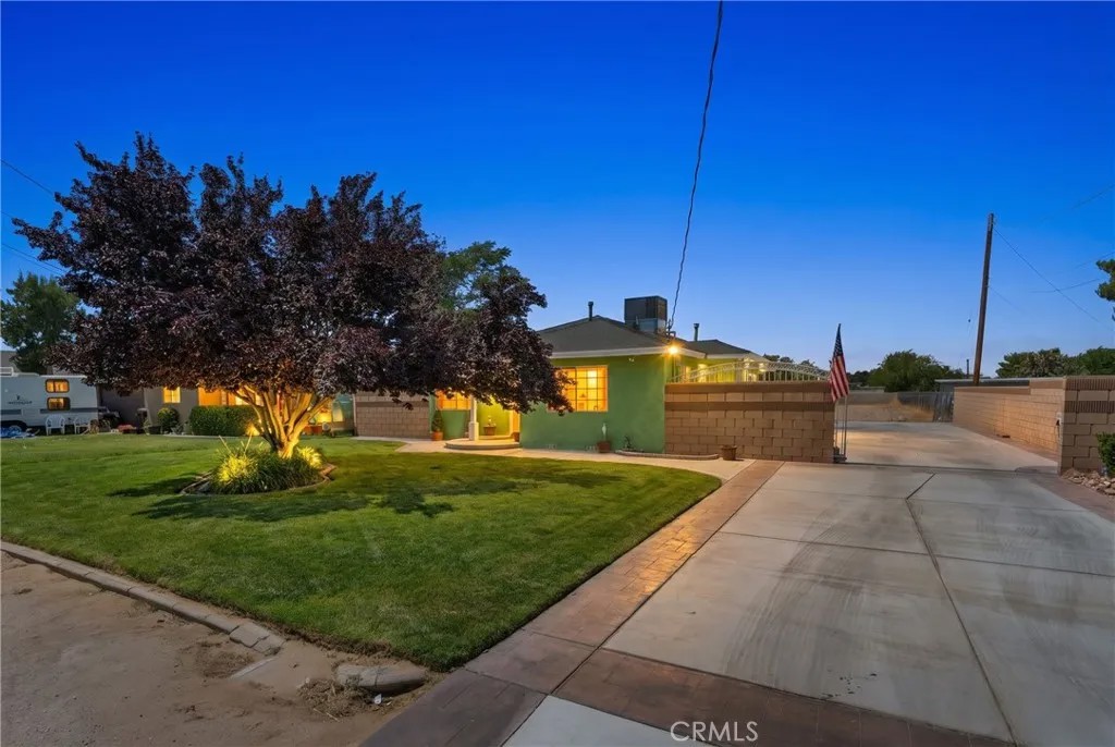 3333 W Avenue L4