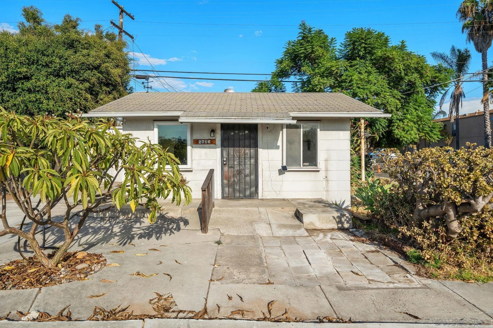 2716 Columbine St.