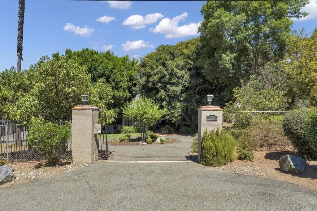 2730 Mountain View Drive
