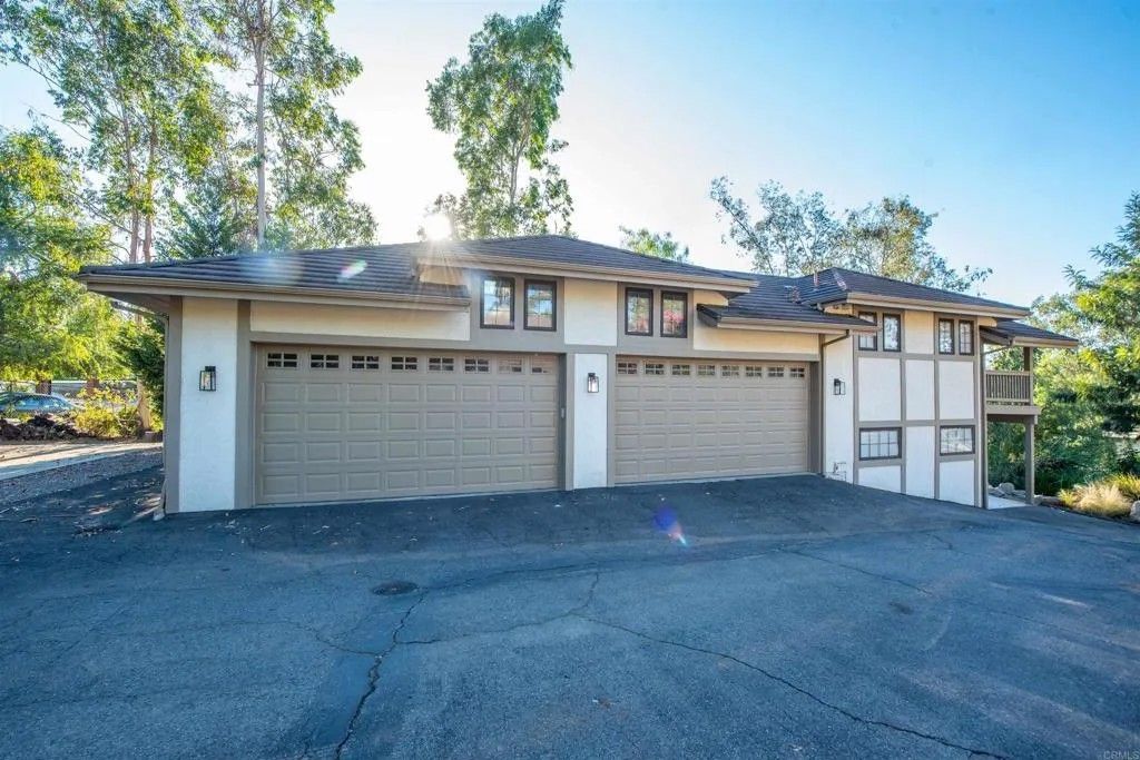 Photo of 2730 Mountain View Drive, Escondido, CA 92027 (MLS # NDP2605521)