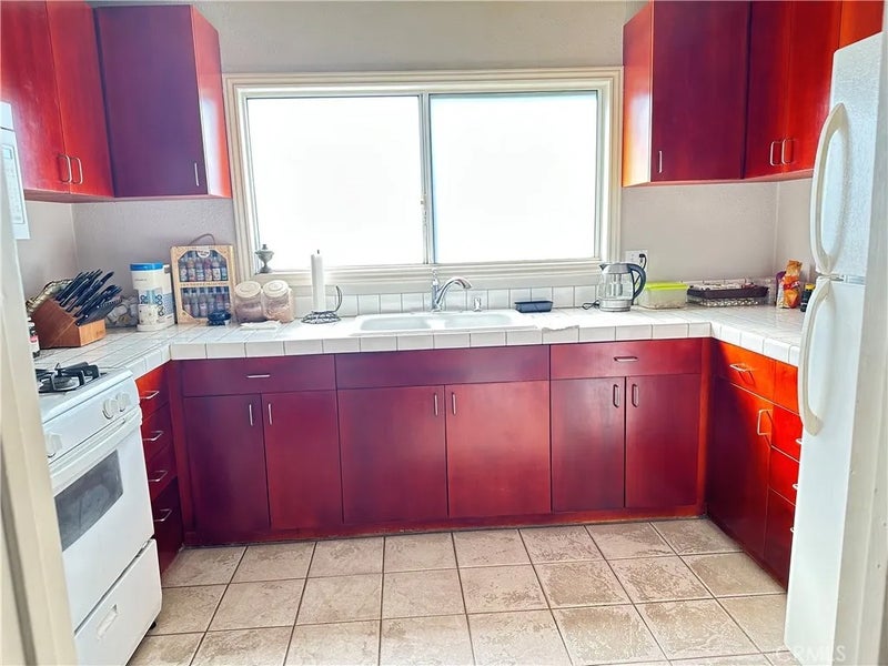1415 N Mariposa