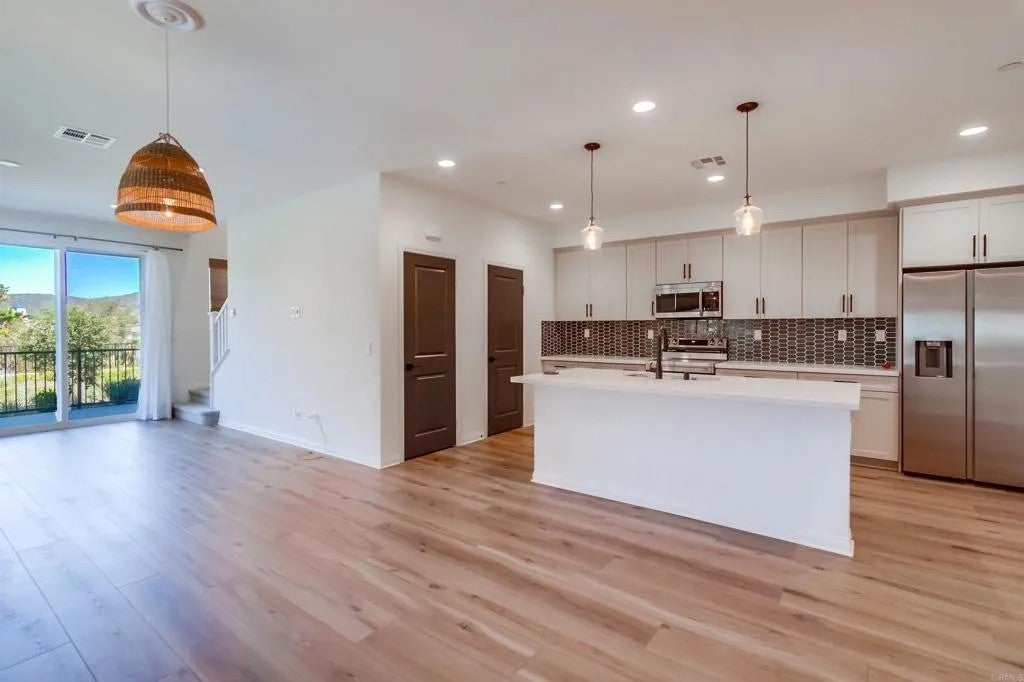 10541 Graphite Street