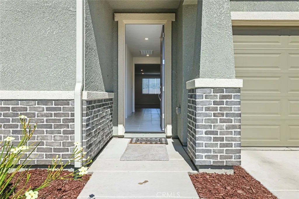 636 N Apricot