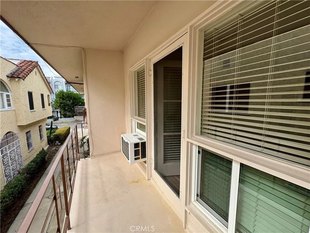 Photo of 122 N Croft Ave #7, Los Angeles, CA 90048 (MLS # WS26002496)