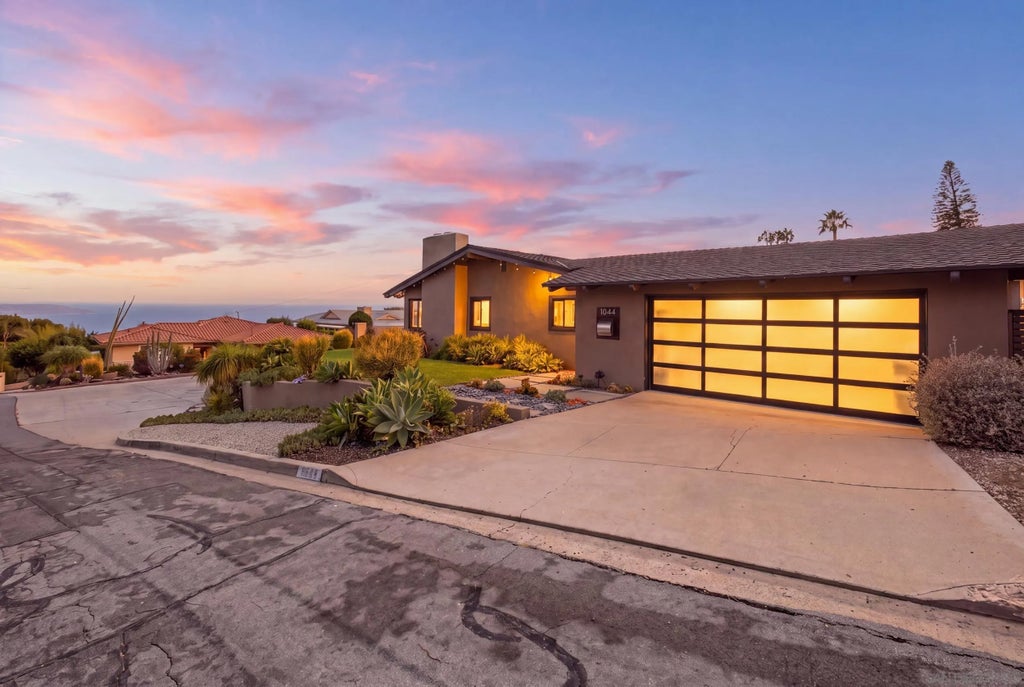 Photo of 1044 Avenida Amantea, La Jolla, CA 92037 (MLS # 260020804)