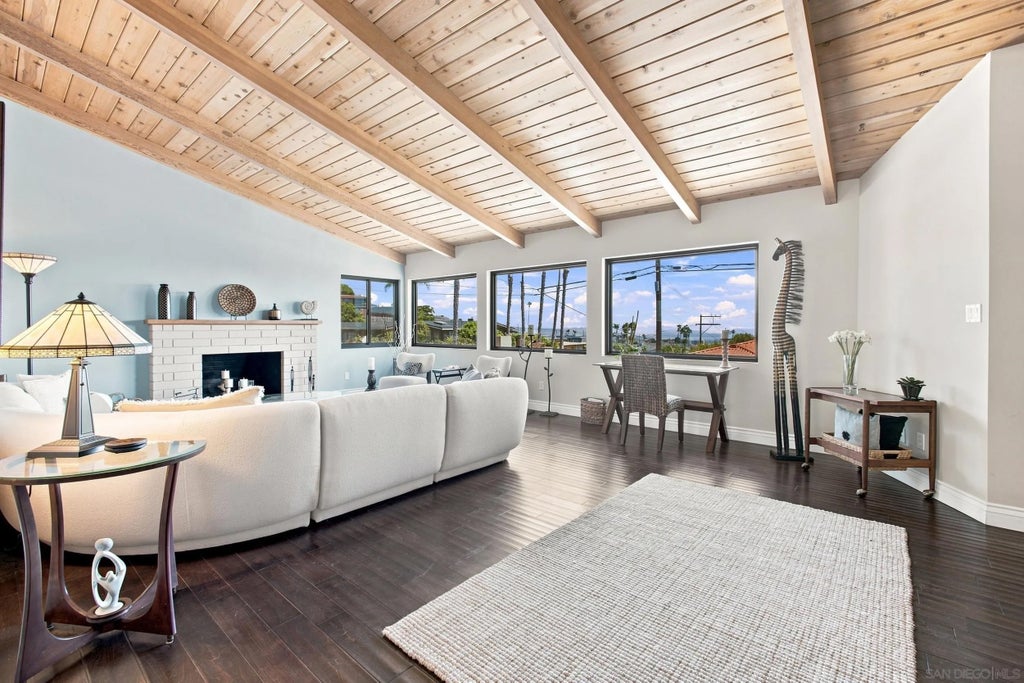 Photo of 1044 Avenida Amantea, La Jolla, CA 92037 (MLS # 260020804)