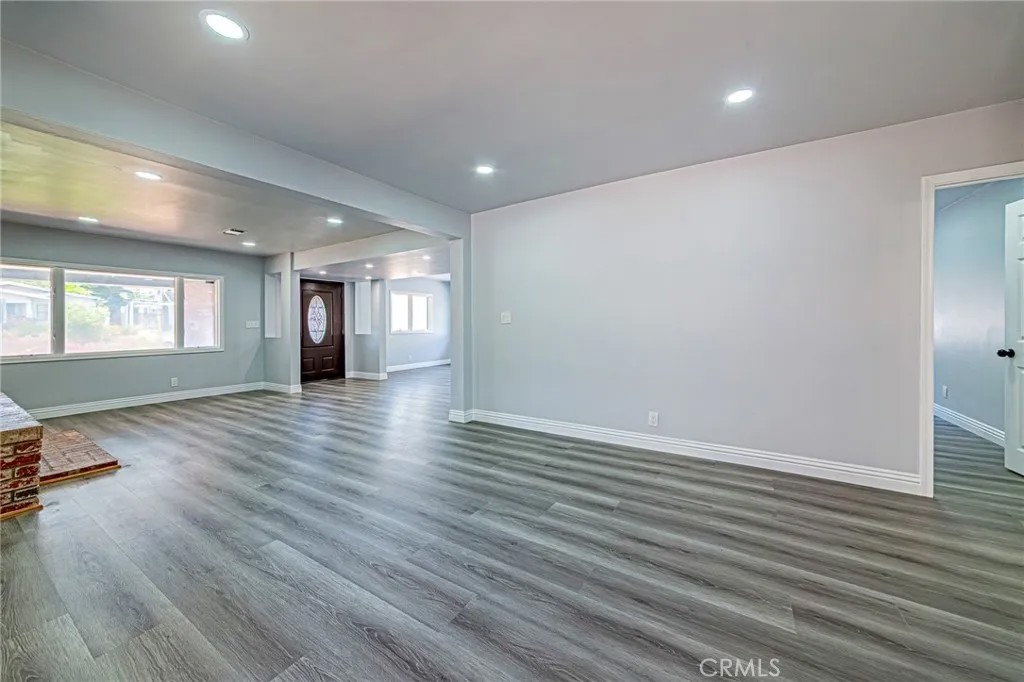 5334 S Victoria