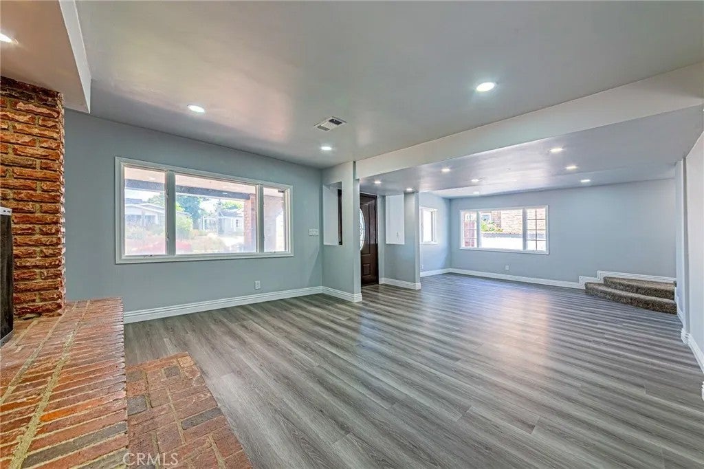 5334 S Victoria