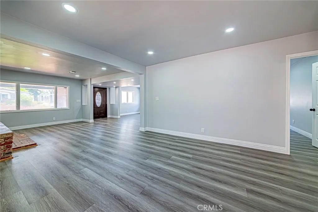 5334 S Victoria