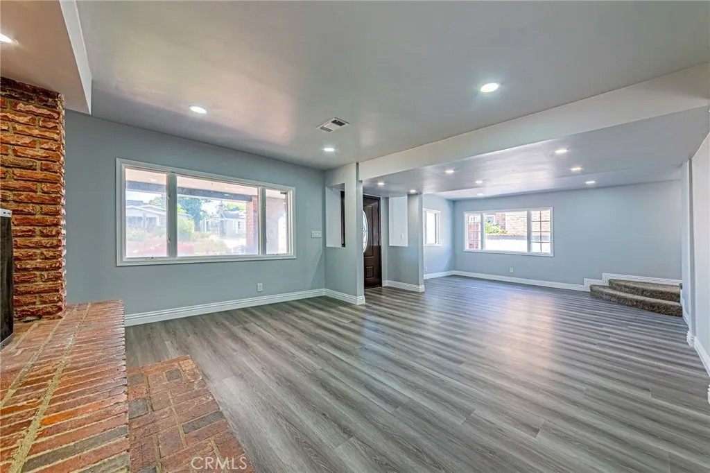 5334 S Victoria
