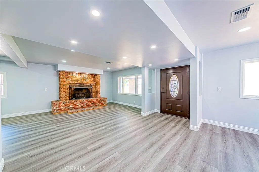 5334 S Victoria
