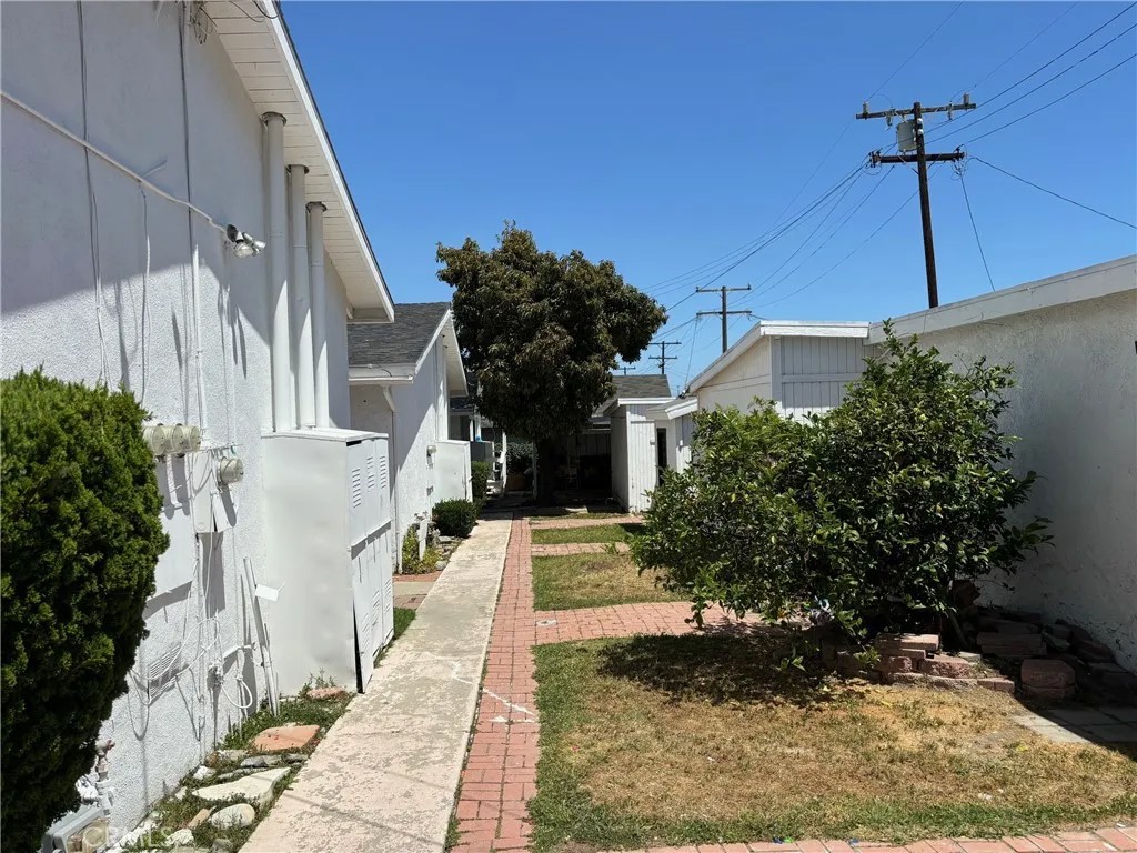 989 W 2nd Street