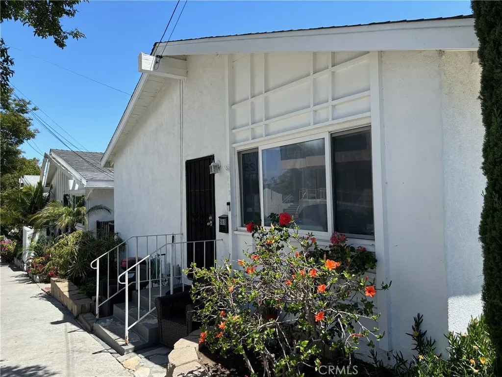 989 W 2nd Street