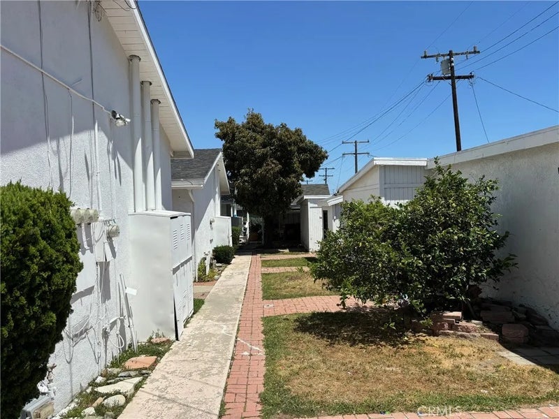 989 W 2nd Street
