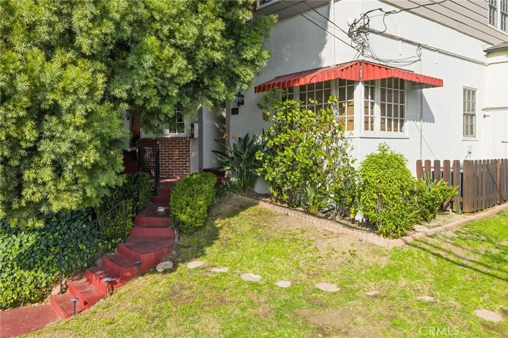 Photo of 3136 Griffith Park Boulevard, Los Feliz, CA 90027 (MLS # BB26011286)