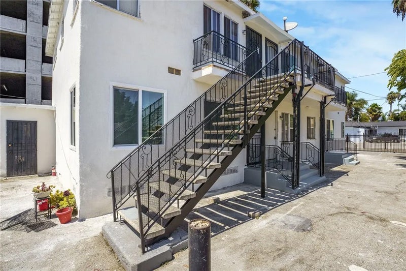 925 W 84th