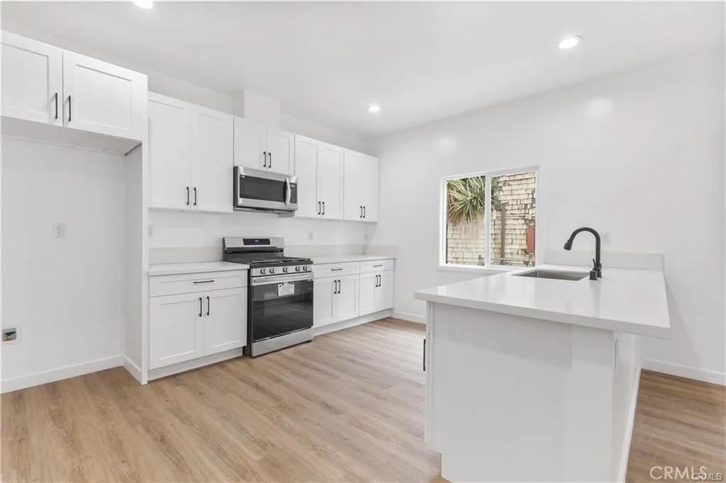 2636 S Normandie
