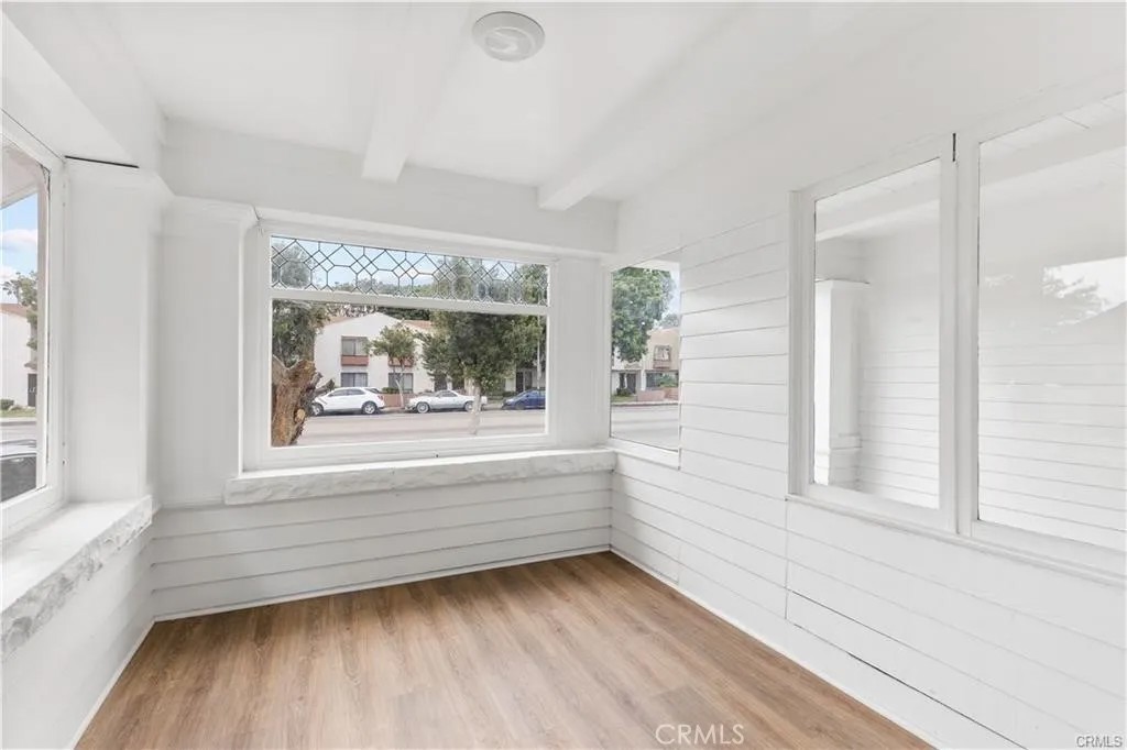 2636 S Normandie
