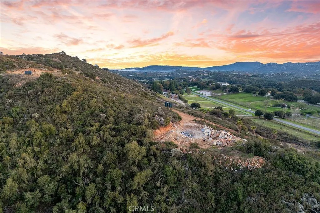 39948 Avenida La Cresta