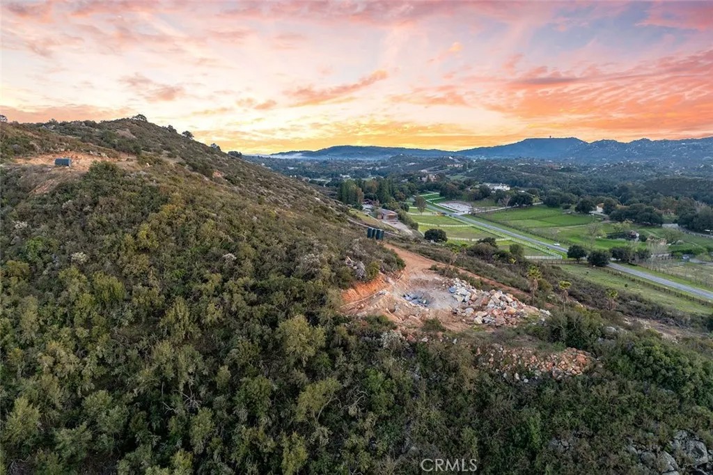 39948 Avenida La Cresta
