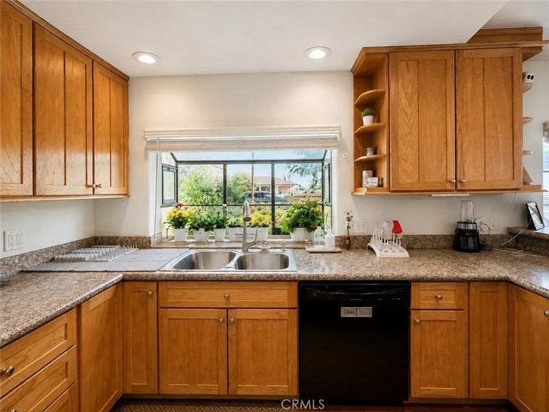 376 E 12th