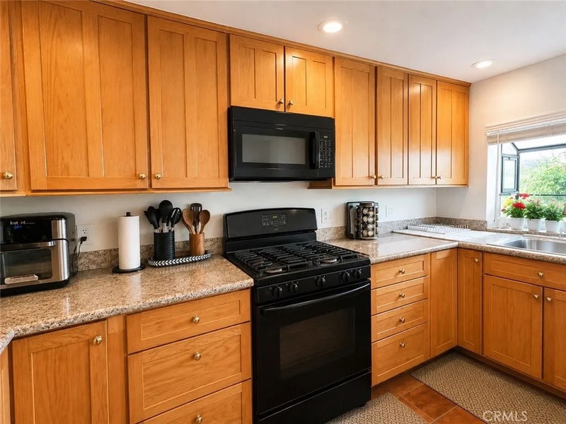 376 E 12th