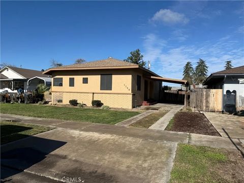 Photo of 1108 Kings Ave, Chowchilla, CA 93610 (MLS # MC25281975)