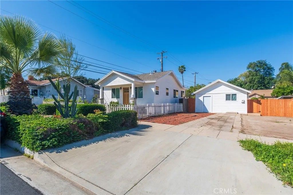 Photo of 1310 S Belle Avenue, Corona, CA 92882 (MLS # OC26050687)