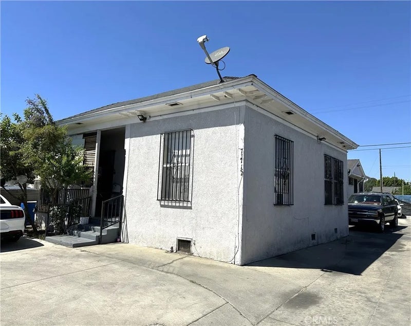 737 E 40th