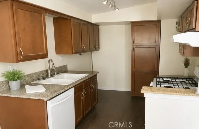 1609 Cedar