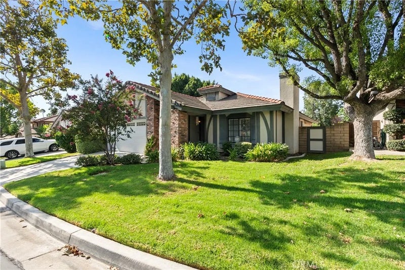 2651 Victoria Park