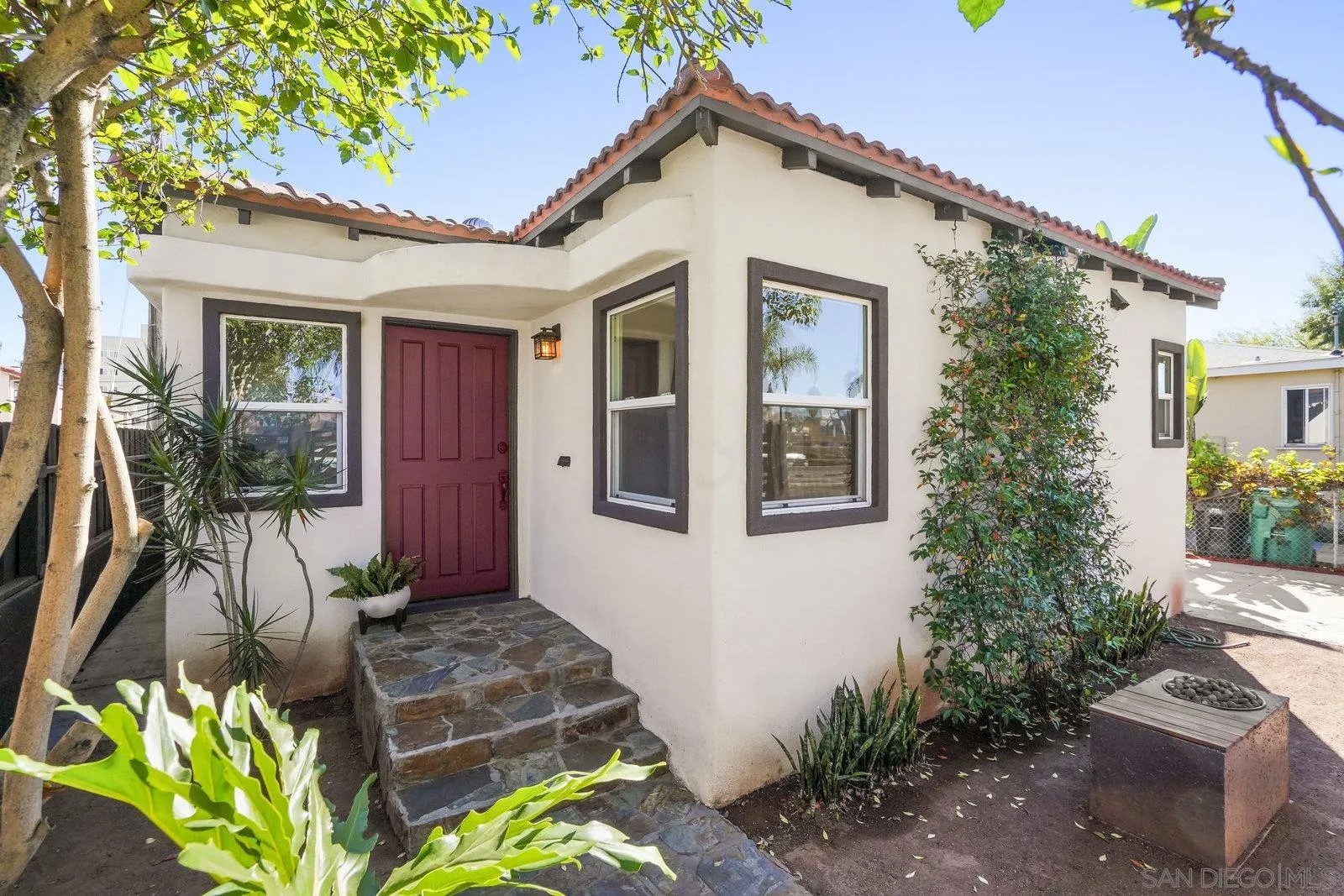 2717 Meade Ave