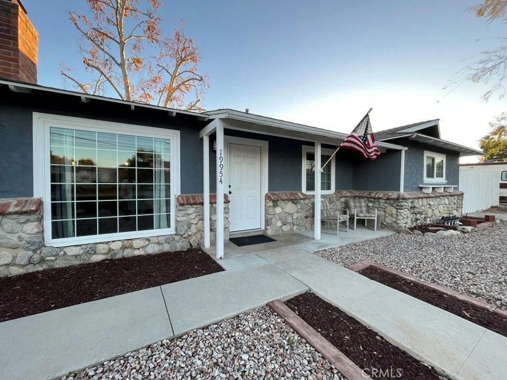 Photo of 19954 Parthenia Street, Northridge, CA 91324 (MLS # SR26043992)