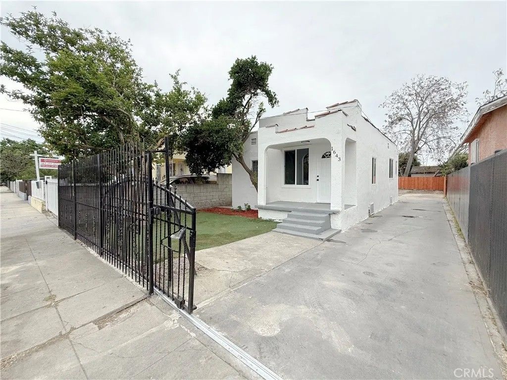 Photo of 1643 E 115th Street, Los Angeles, CA 90059 (MLS # IG26076287)