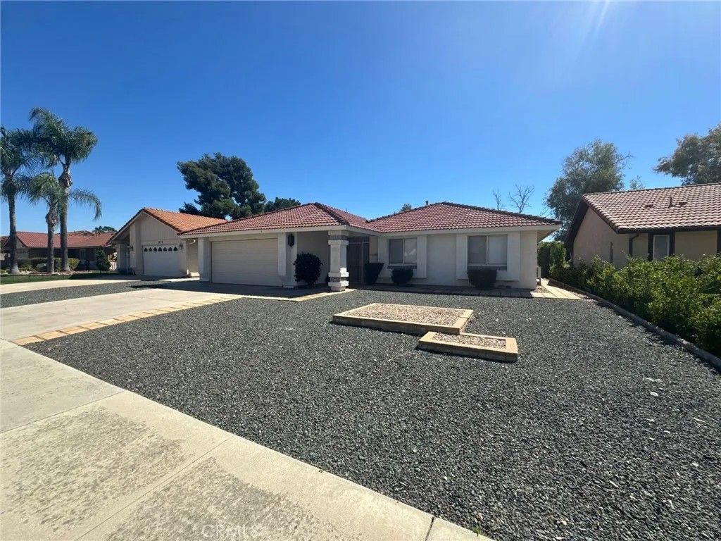 Photo of 1885 Silver Oak Way, Hemet, CA 92545 (MLS # IV26041034)