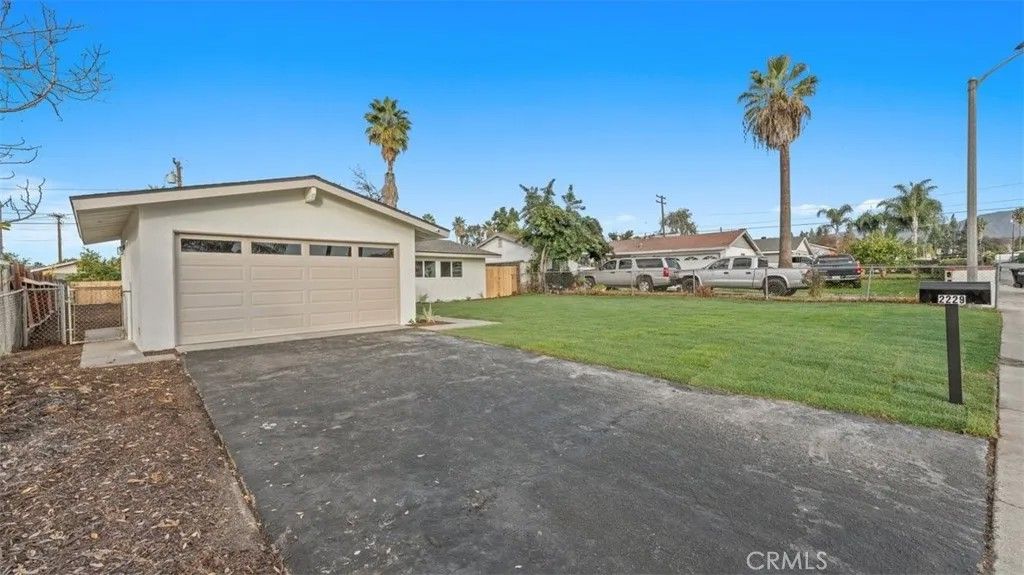 Photo of 2229 Larchmont St, Pomona, CA 91767 (MLS # TR26014093)