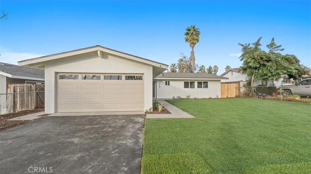 Photo of 2229 Larchmont St, Pomona, CA 91767 (MLS # TR26014093)