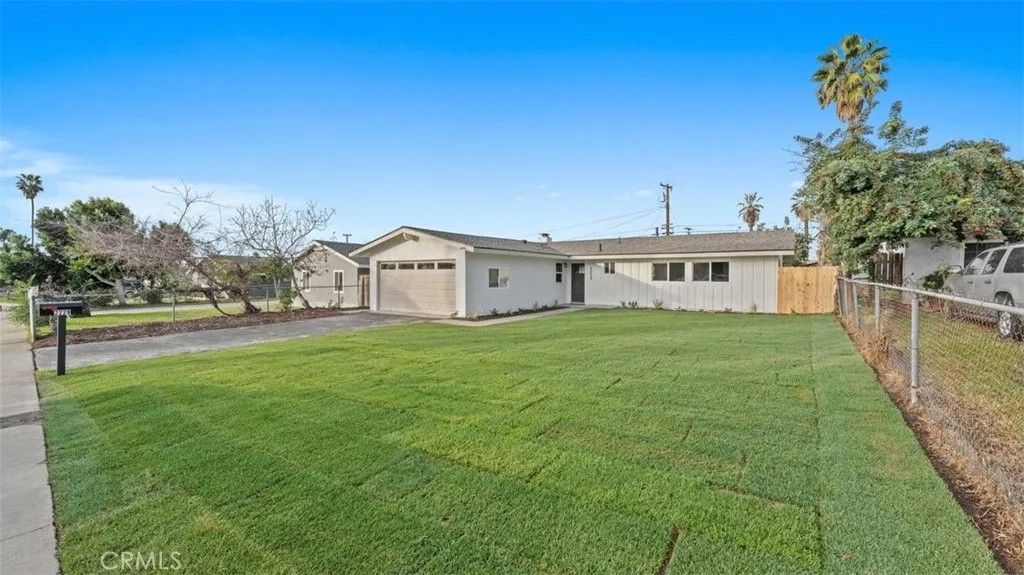 Photo of 2229 Larchmont St, Pomona, CA 91767 (MLS # TR26014093)