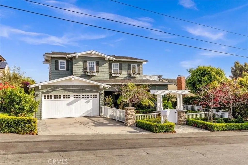 Photo of 645 Oak St, Laguna Beach, CA 92651 (MLS # OC26079896)