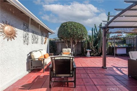 Tiny photo for 8242 Grant Drive, Huntington Beach, CA 92646 (MLS # WS25247461)