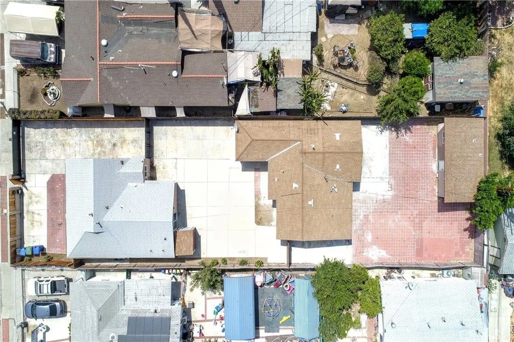 Photo of 19947 Vanowen Street, Winnetka, CA 91306 (MLS # SR26082910)