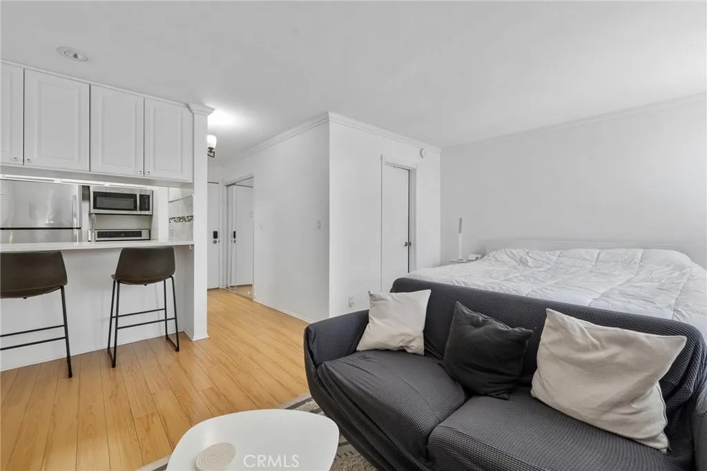 525 S Ardmore Avenue 257