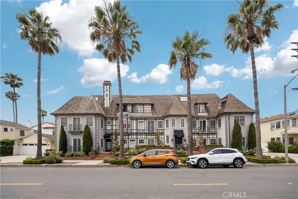 Photo of 39 Coronado Ave, Long Beach, CA 90803 (MLS # PW26044528)