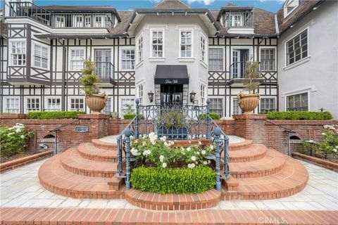 Photo of 39 Coronado Ave, Long Beach, CA 90803 (MLS # PW26044528)