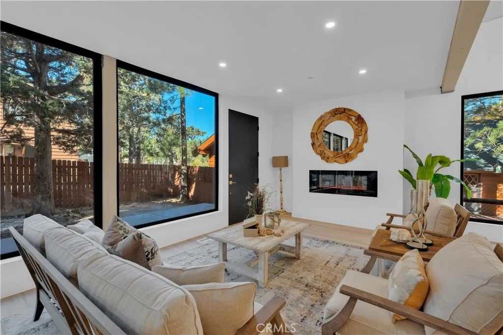 216 Leonard Lane