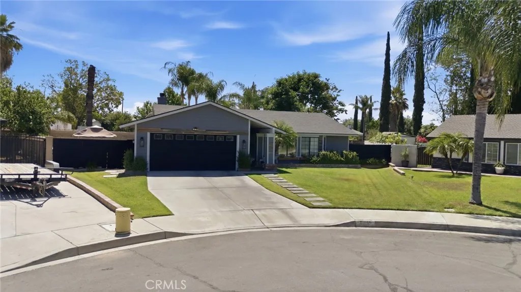1036 W Leslie Court